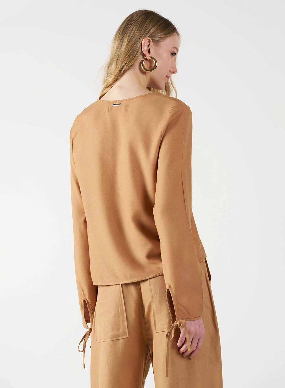 Blusa Manga Longa Comfy Com Amarração Marrom Delle 4