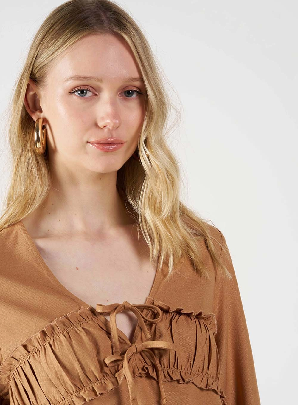 Blusa Manga Longa Comfy Com Amarração Marrom Delle 2