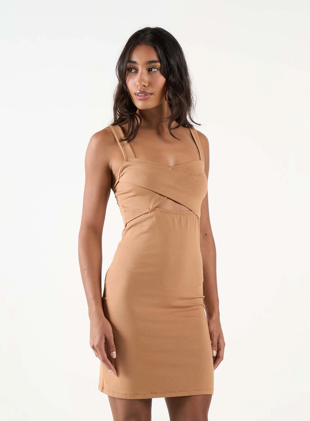Vestido Slim Curto Com Franzidos Marrom Delle 2