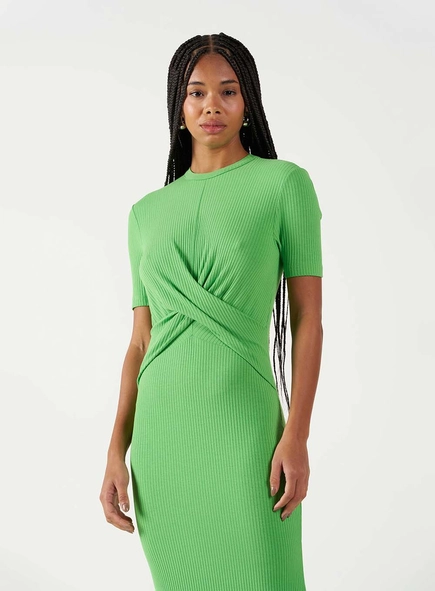 Vestido Midi Canelado Com Transpasse E Fenda