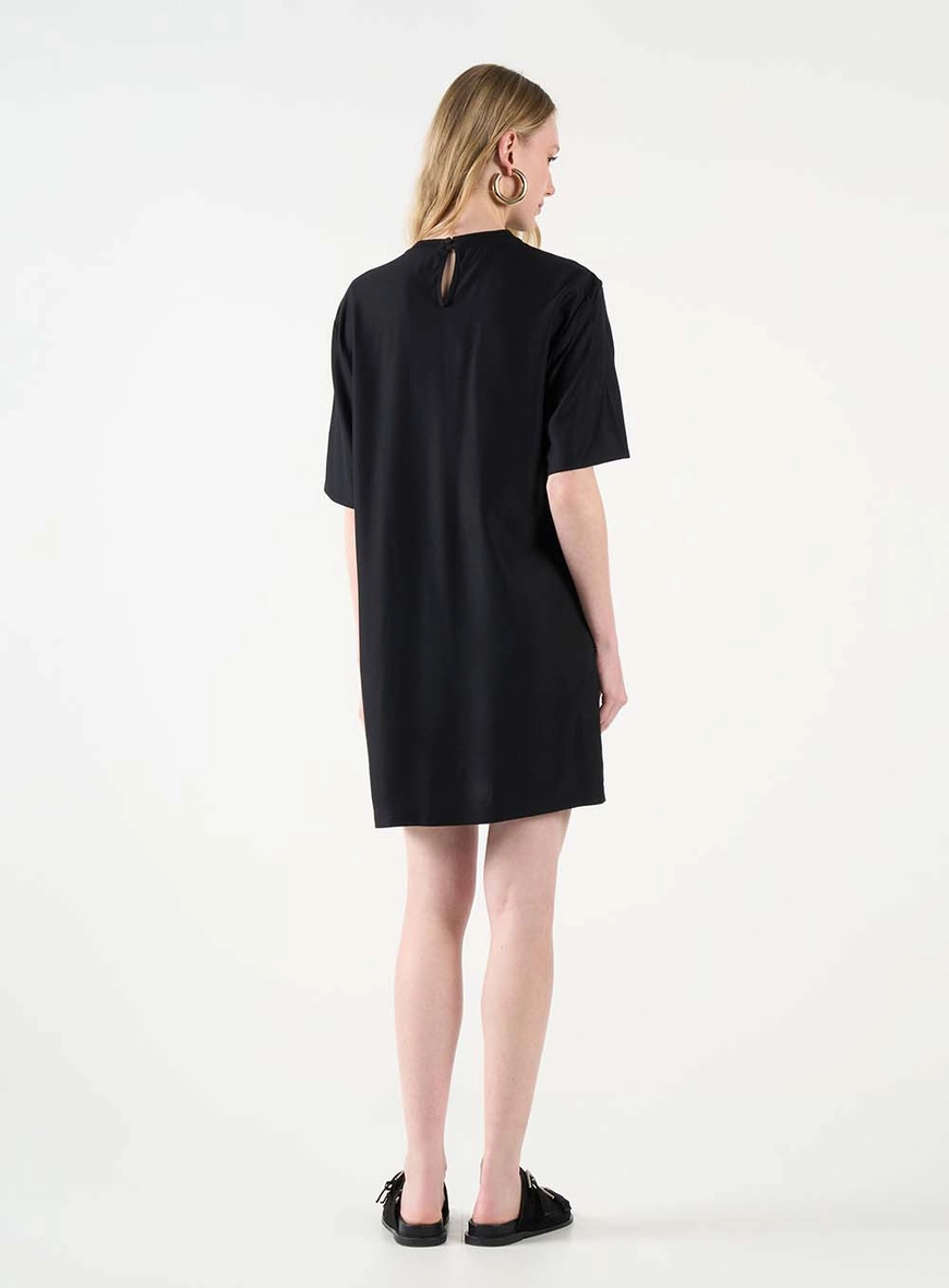 Vestido Curto Comfort Básico Preto 4