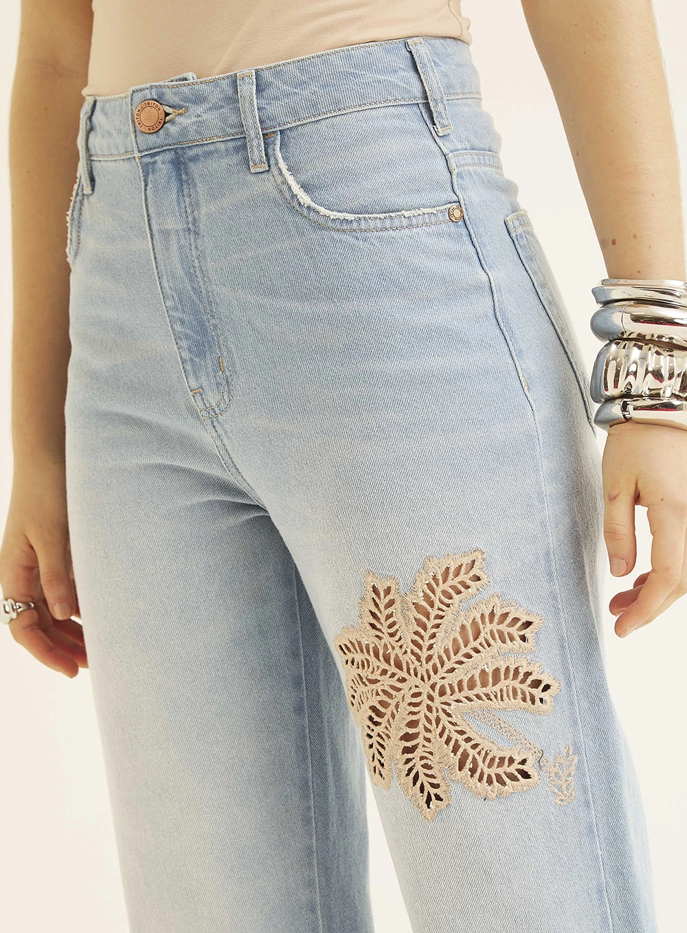 Calça Jeans Feminina Com Bordado - Laura Índigo 6