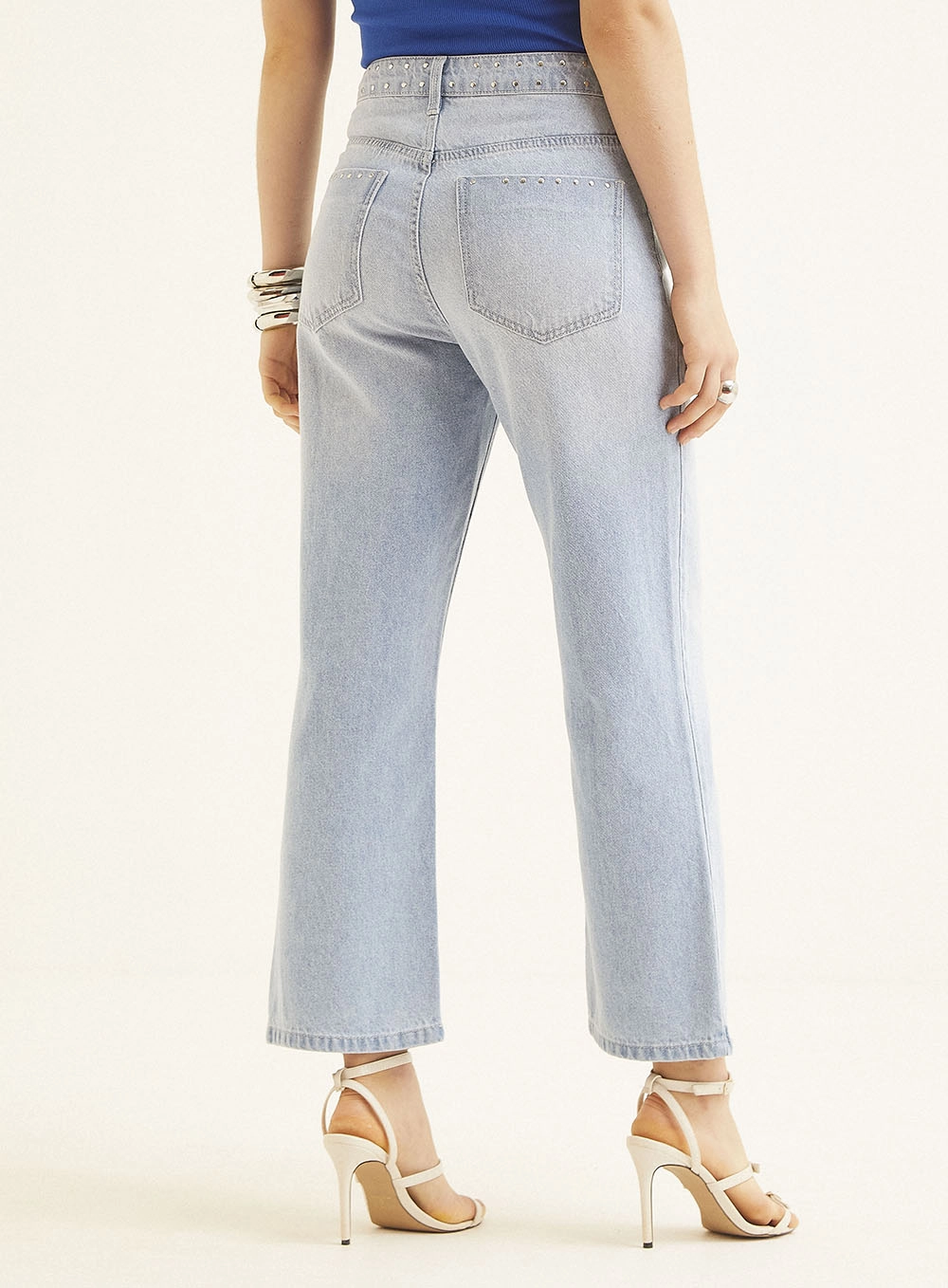 Calça Jeans Feminina New Straight Com Aplicações Índigo 4