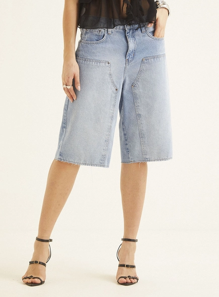 Bermuda Jeans Feminino Com Detalhe - Bella