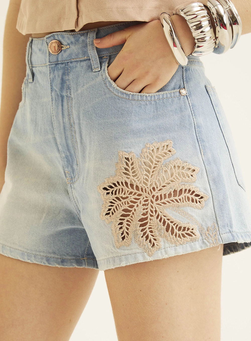 Short Jeans Cintura Alta Com Bordado - Maitê Índigo 3