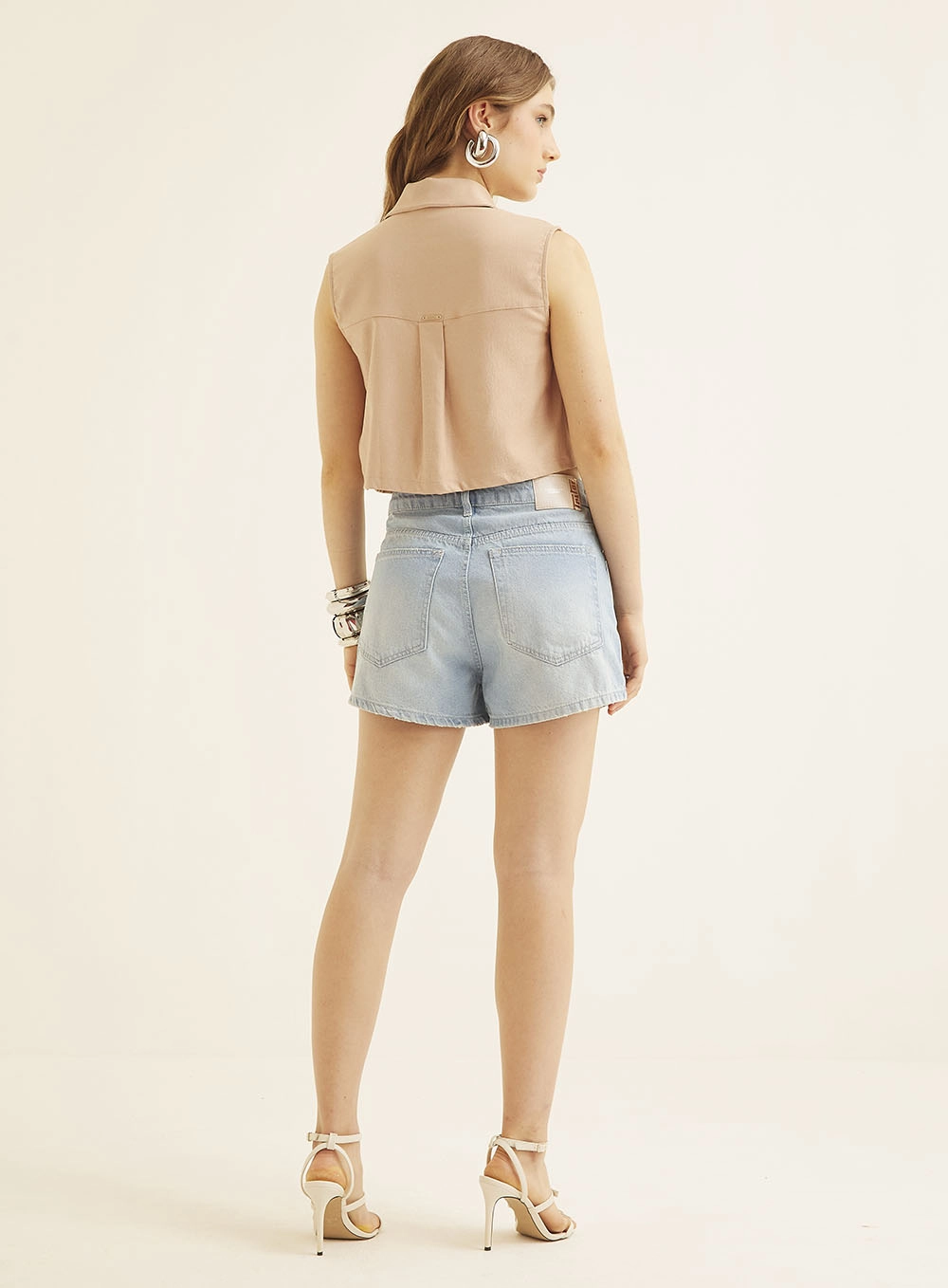 Short Jeans Cintura Alta Com Bordado - Maitê Índigo 5
