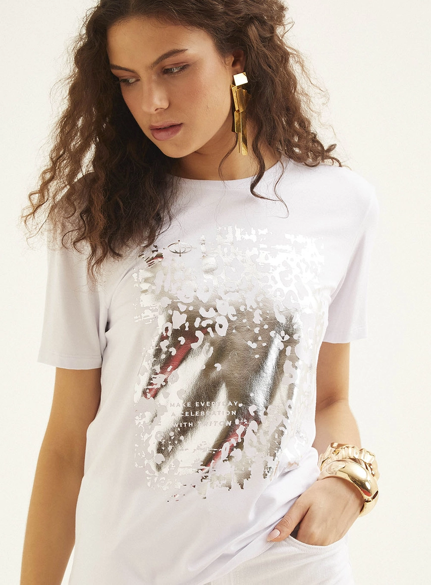 Camiseta Comfort Com Estampa Prateada Branco 3