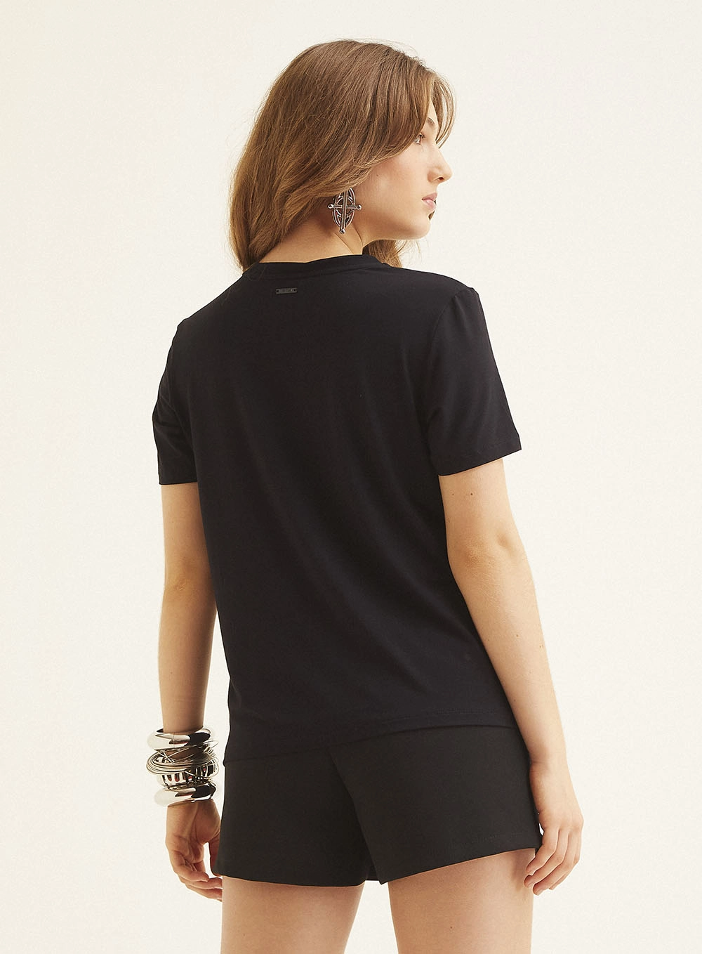 Camiseta Feminina Com Aplicação Preto 4
