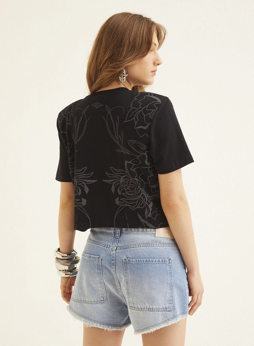 Camiseta Feminina Curta Estampada Preto 4