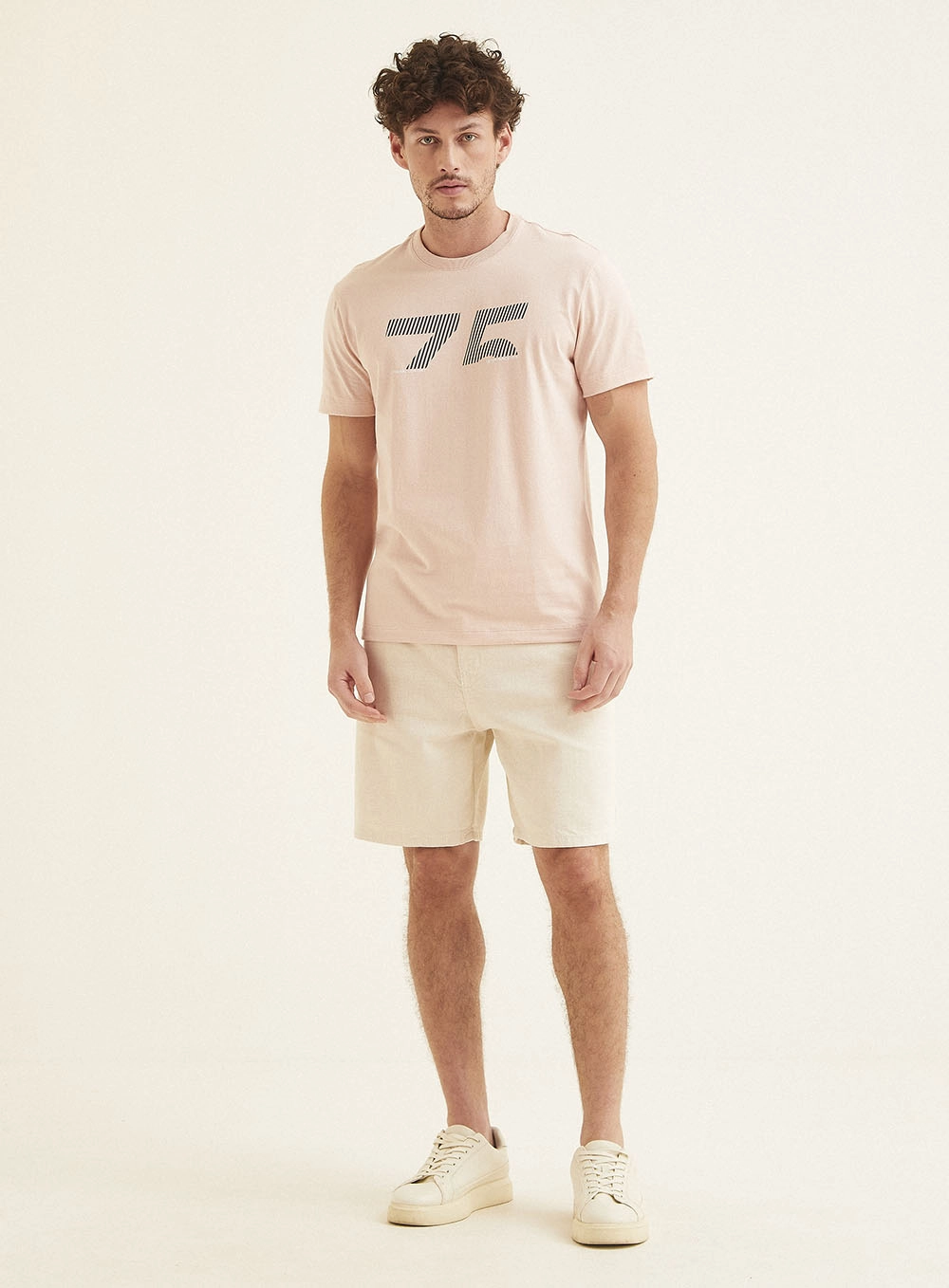 Camiseta Masculina Fit Com Estampa Rosa 1