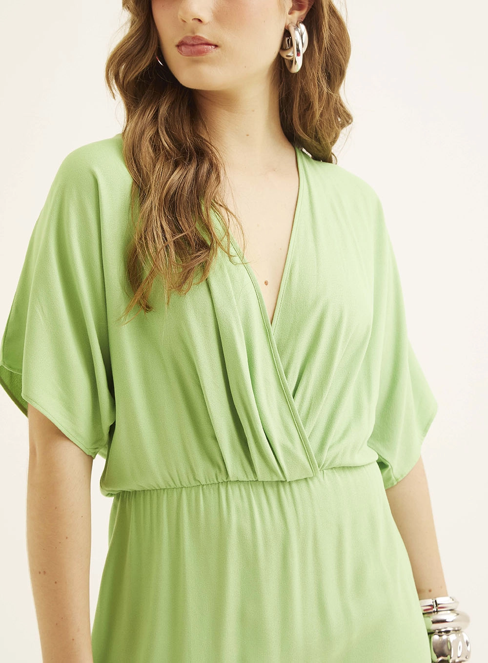 Vestido Curto Manga Morcego E Decote Transpassado Verde 3