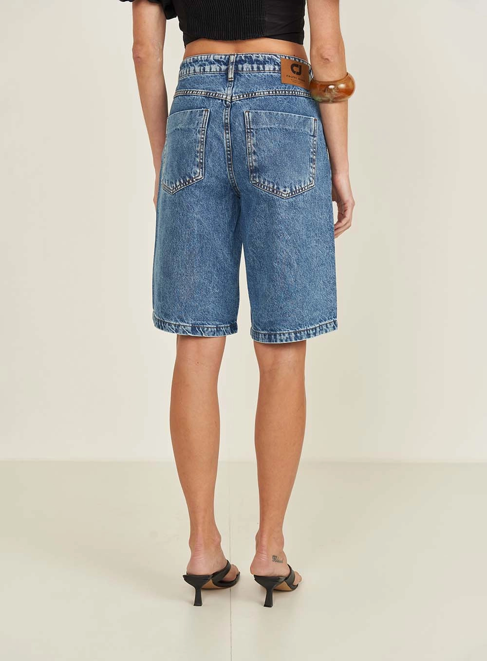 Bermuda Jeans Feminina Com Detalhes Frontais Índigo