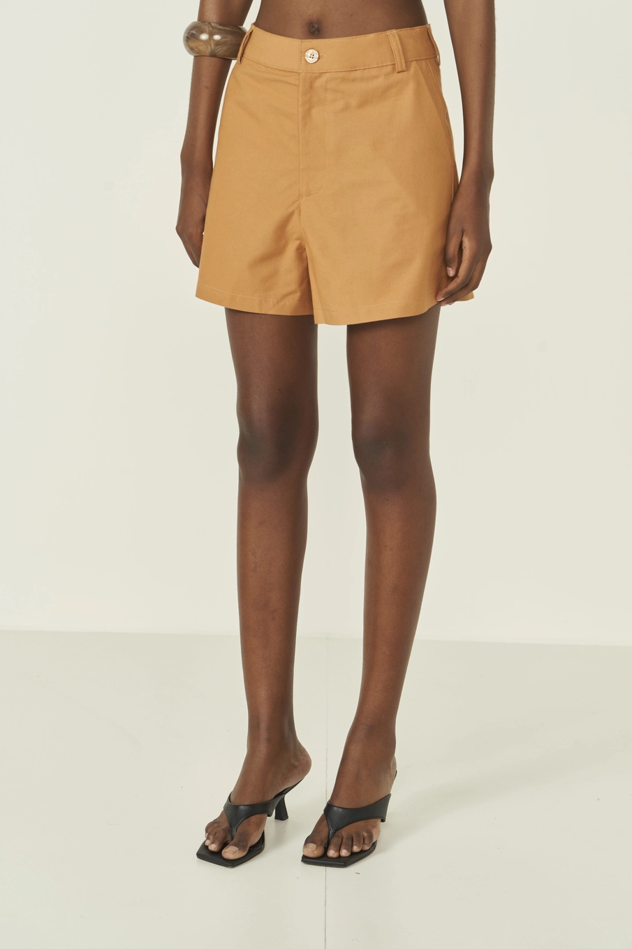 Short Alfaiataria Joana Bege