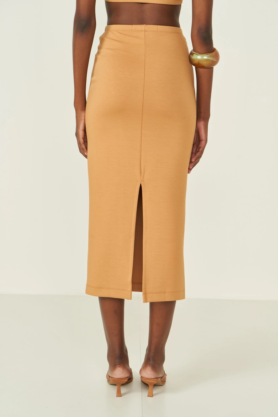 Saia Midi Slim Com Fenda Bege