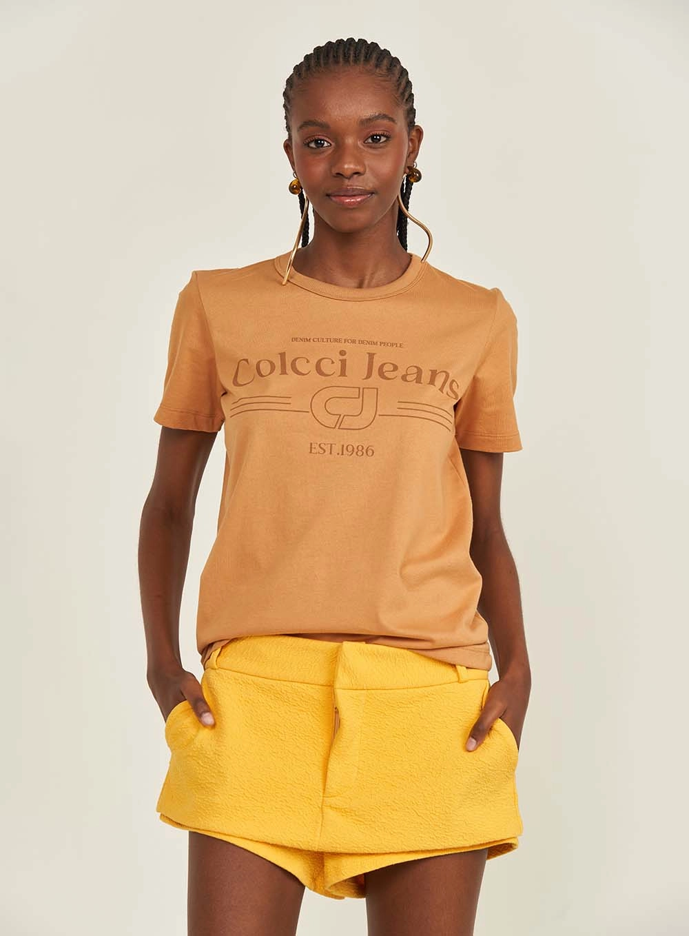 Camiseta Feminina Malha Manga Curta Comfort Bege