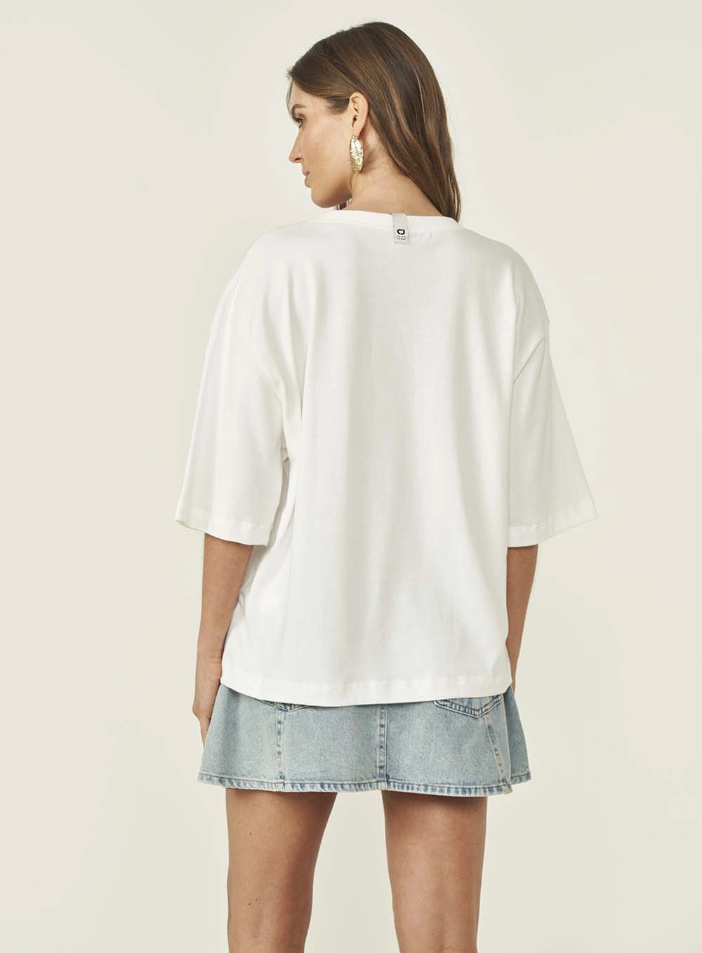 Camiseta Feminina Loose Off Shell