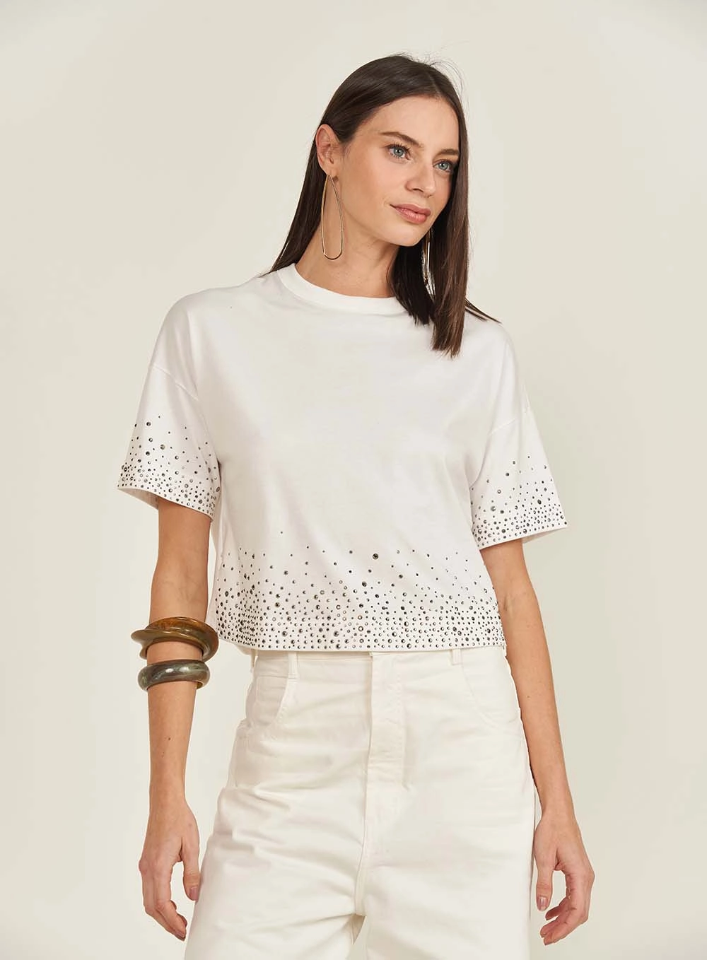 Camiseta Feminina Basic Com Aplicação Off Shell
