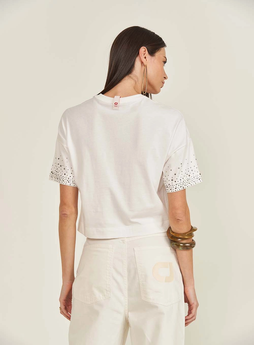 Camiseta Feminina Basic Com Aplicação Off Shell