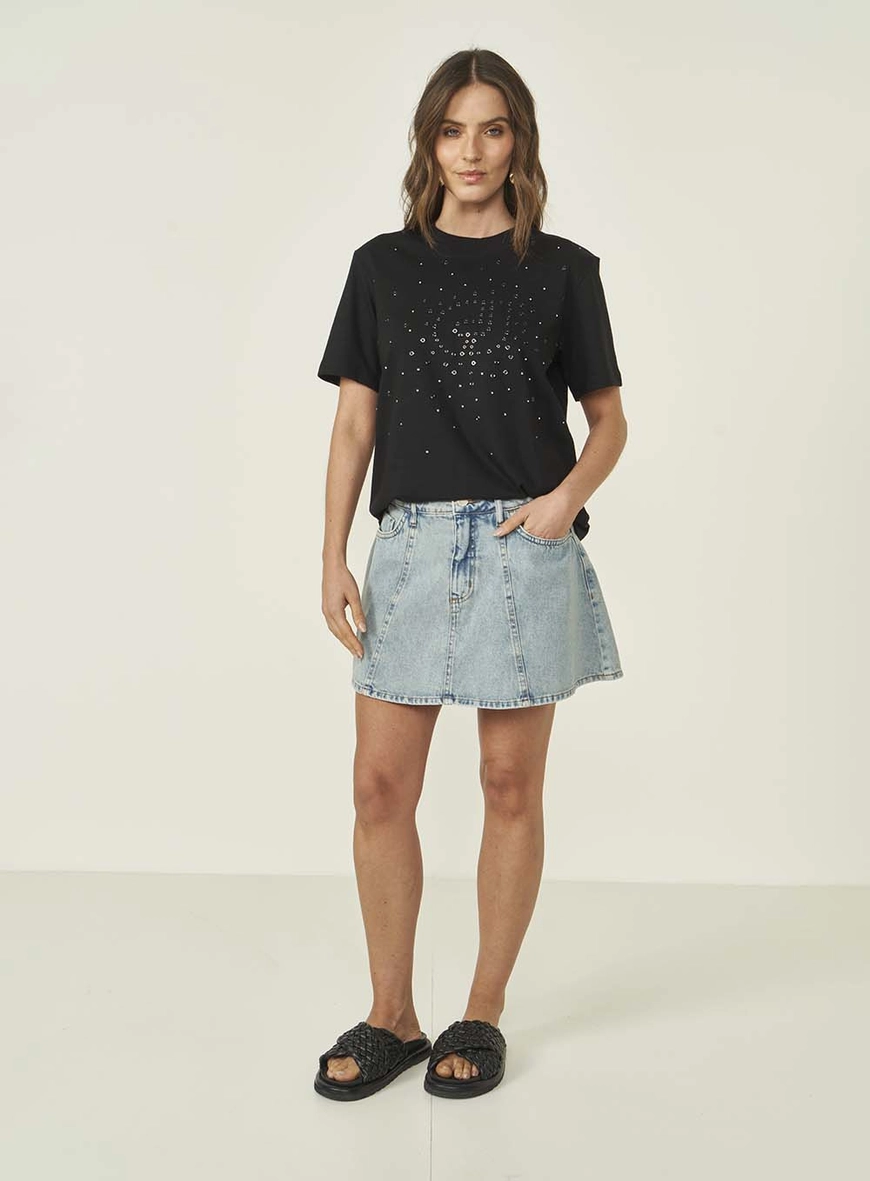 Camiseta Feminina Boy Com Aplicação