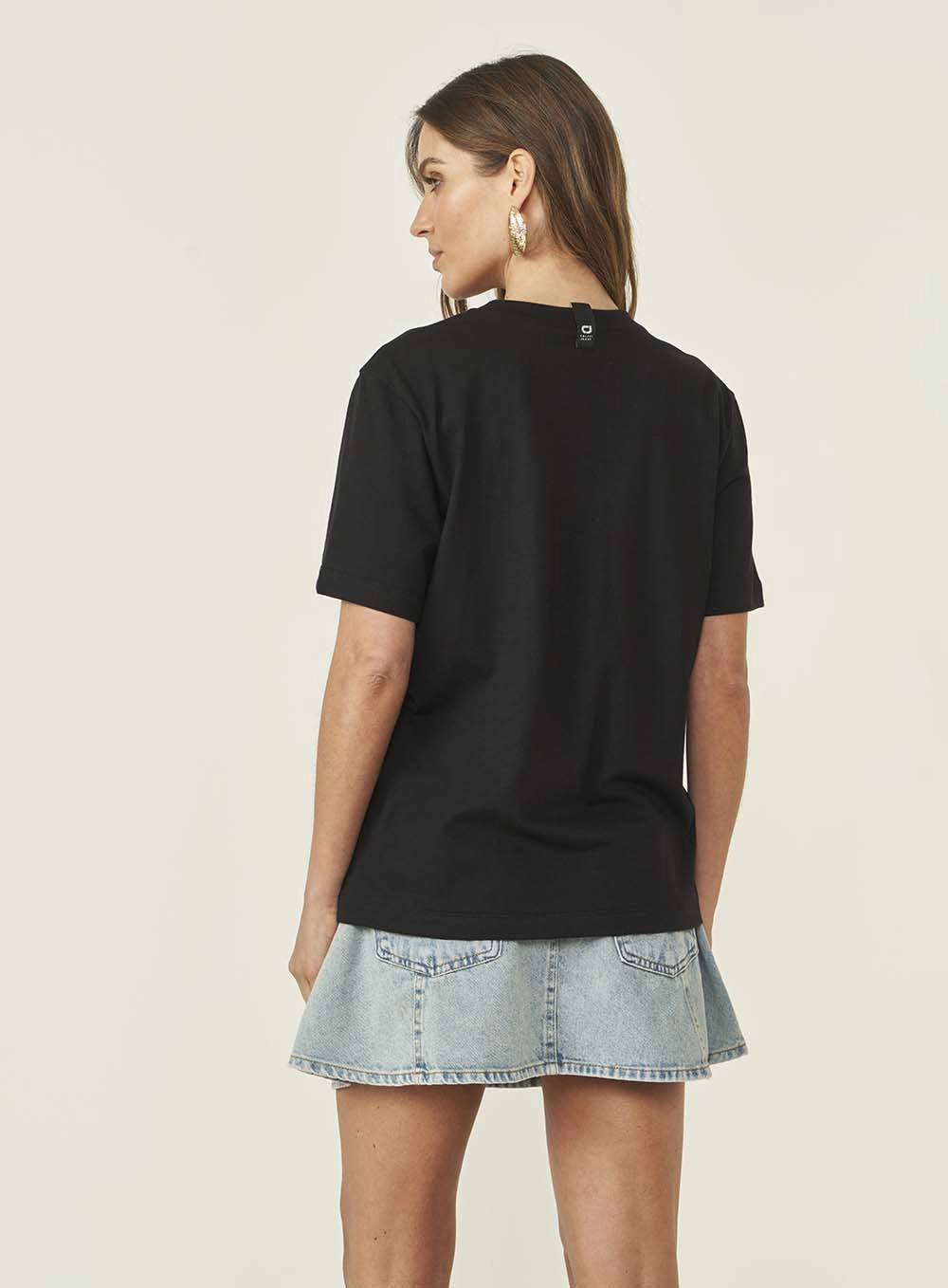 Camiseta Feminina Boy Com Aplicação Preto