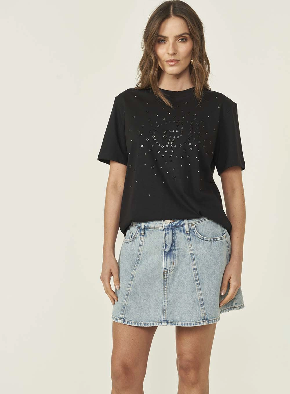 Camiseta Feminina Boy Com Aplicação Preto