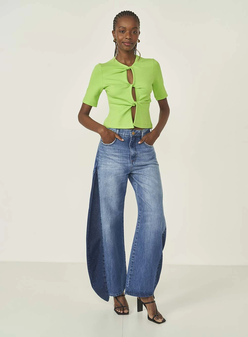 Blusa Feminina Slim Com Detalhe No Decote Verde