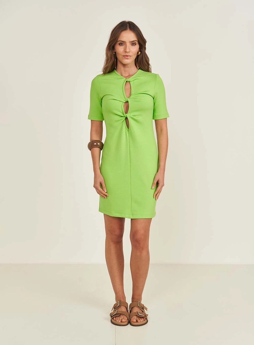 Vestido Curto Slim Com Detalhe No Decote