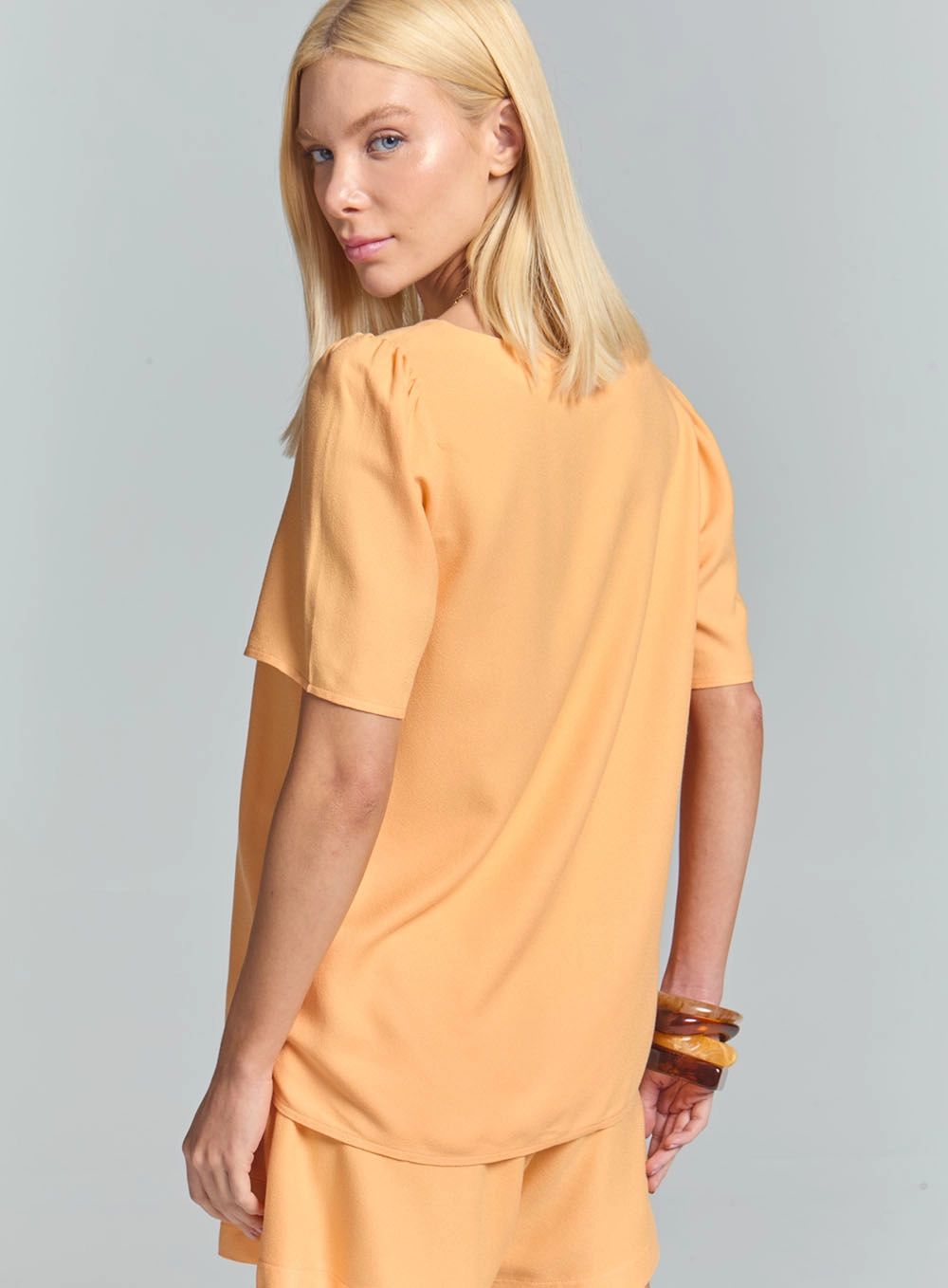 Camiseta Feminina Comfort Com Detalhe Franzido Laranja 4