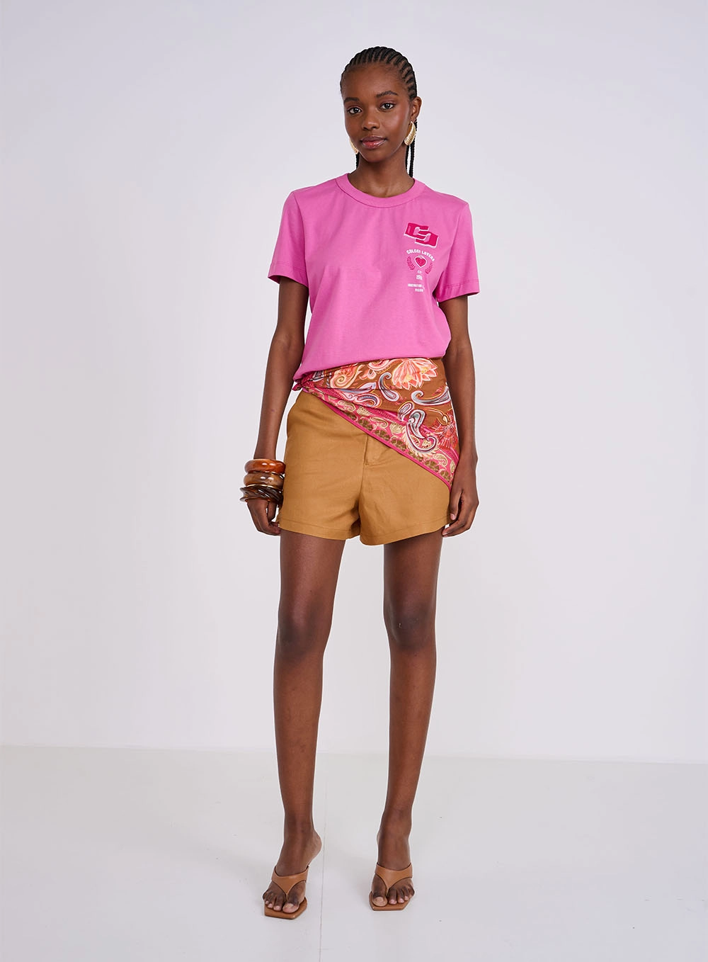 Camiseta Manga Curta Com Estampa Em Logo Lateral Rosa