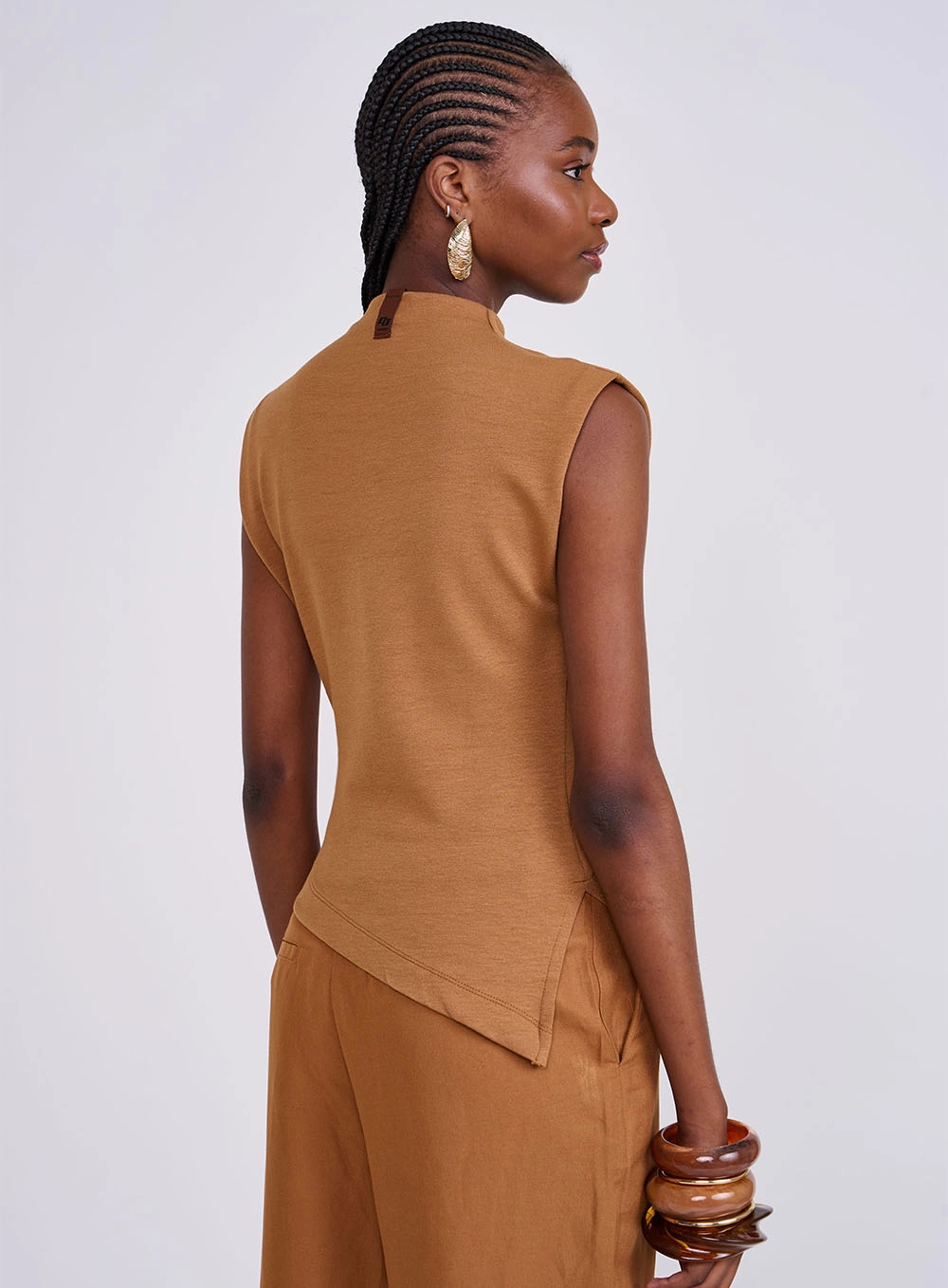 Blusa Assimétrica Com Franzido Lateral Marrom Evermore