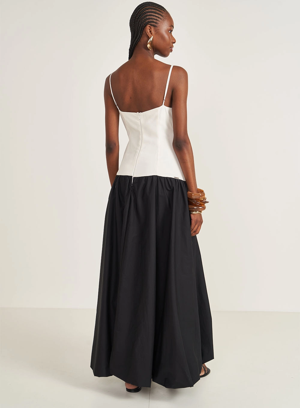 Vestido Duo Color Balonê Com Abertura Frontal Off White