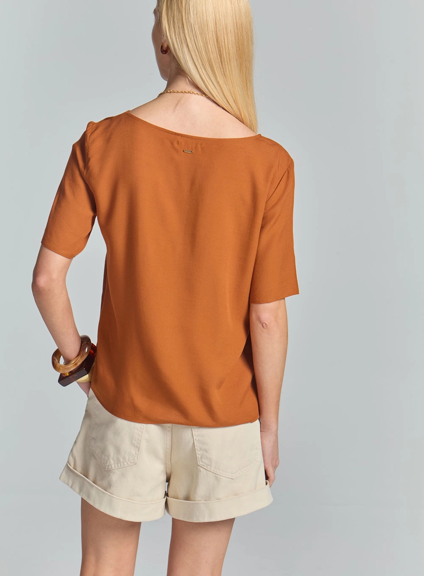 Camiseta Comfort Básica Manga Curta Marrom 4