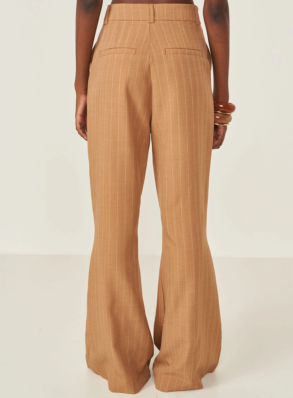 Calça Joana Em Alfaiataria Listrada Marrom Evermore