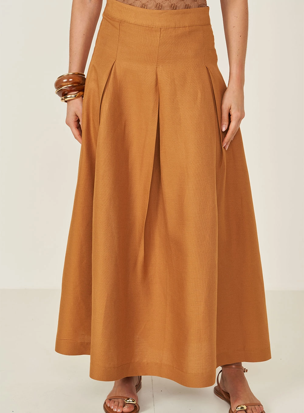 Saia Midi Joana Com Pregas Marrom Evermore