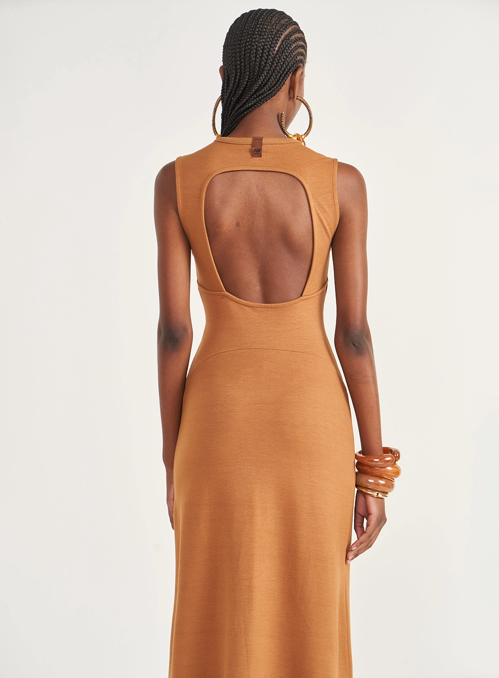 Vestido Midi Slim Com Abertura Costas Marrom Evermore