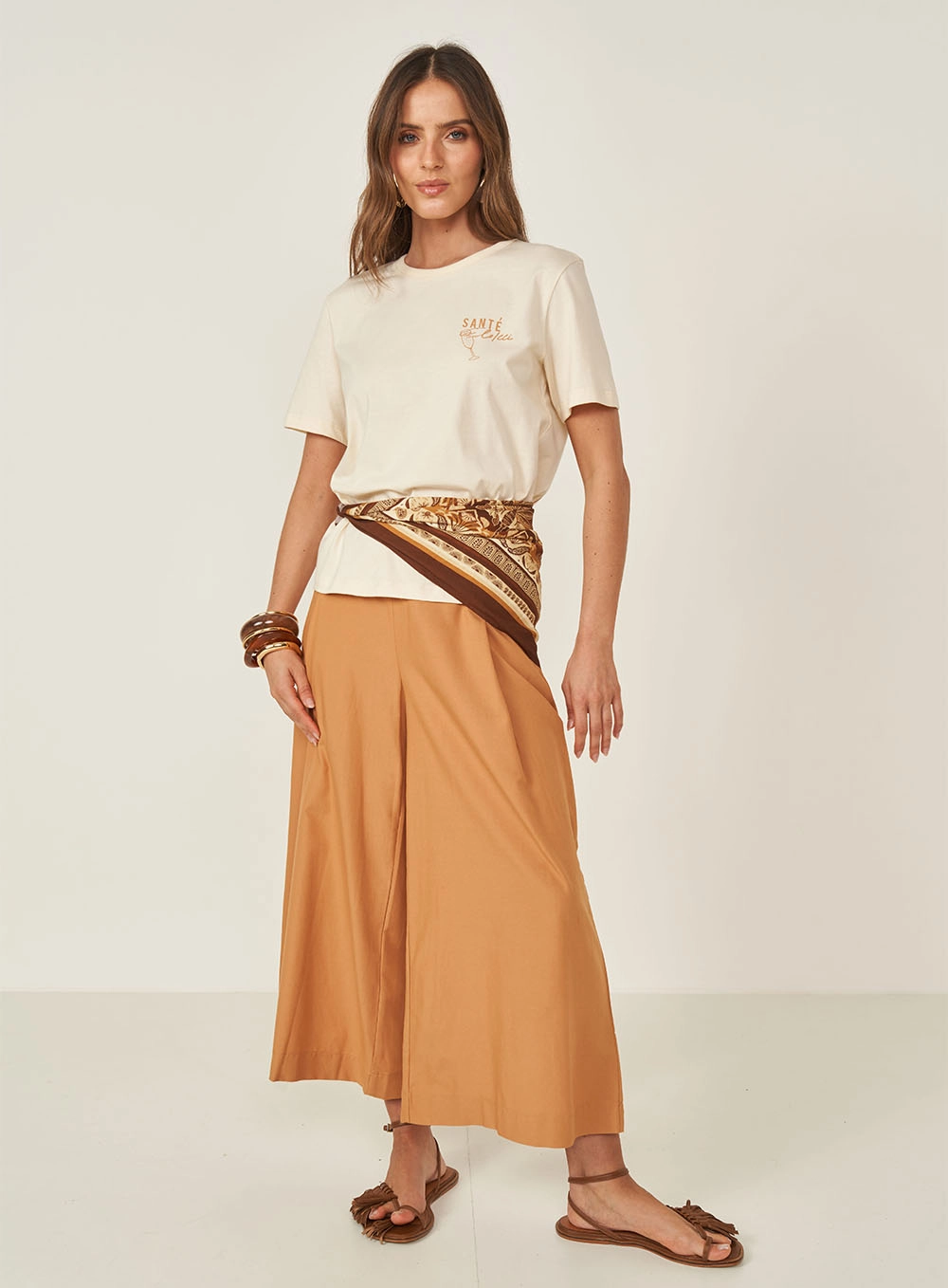 Camiseta Loose Com Estampa Costas Bege