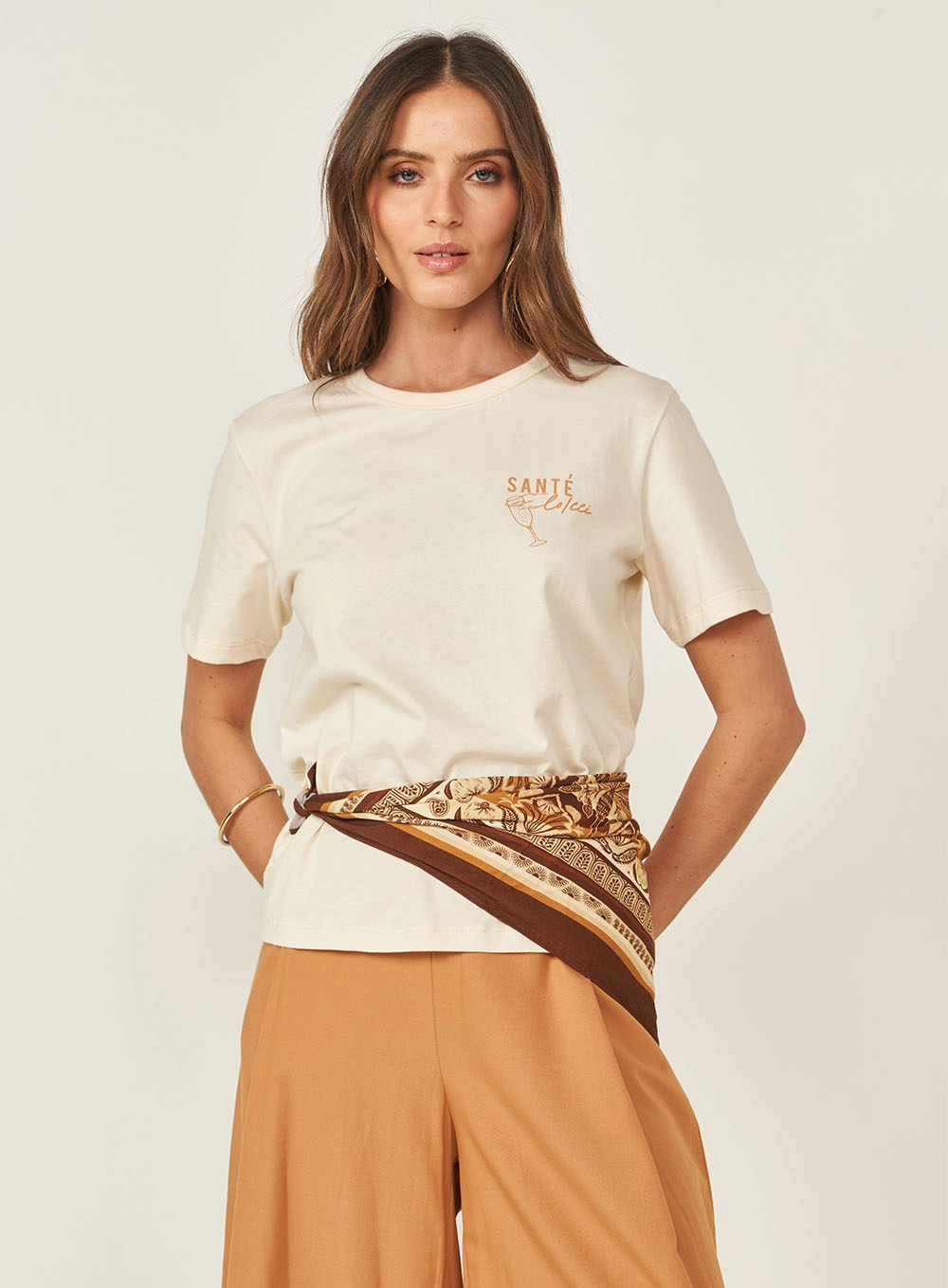 Camiseta Loose Com Estampa Costas Bege