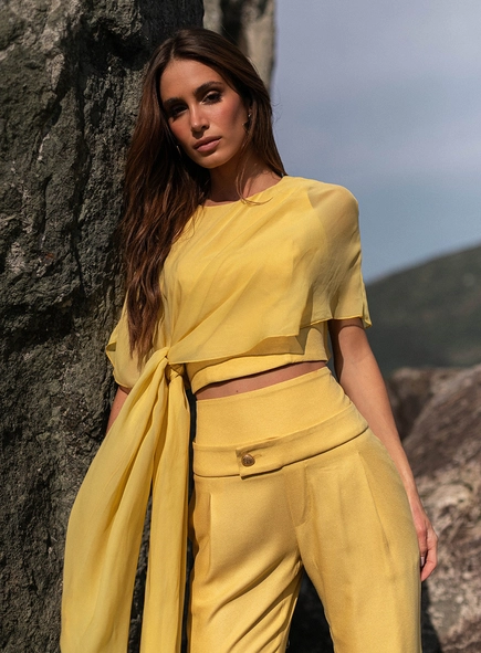 Blusa Assimétrica Com Amarração Lateral