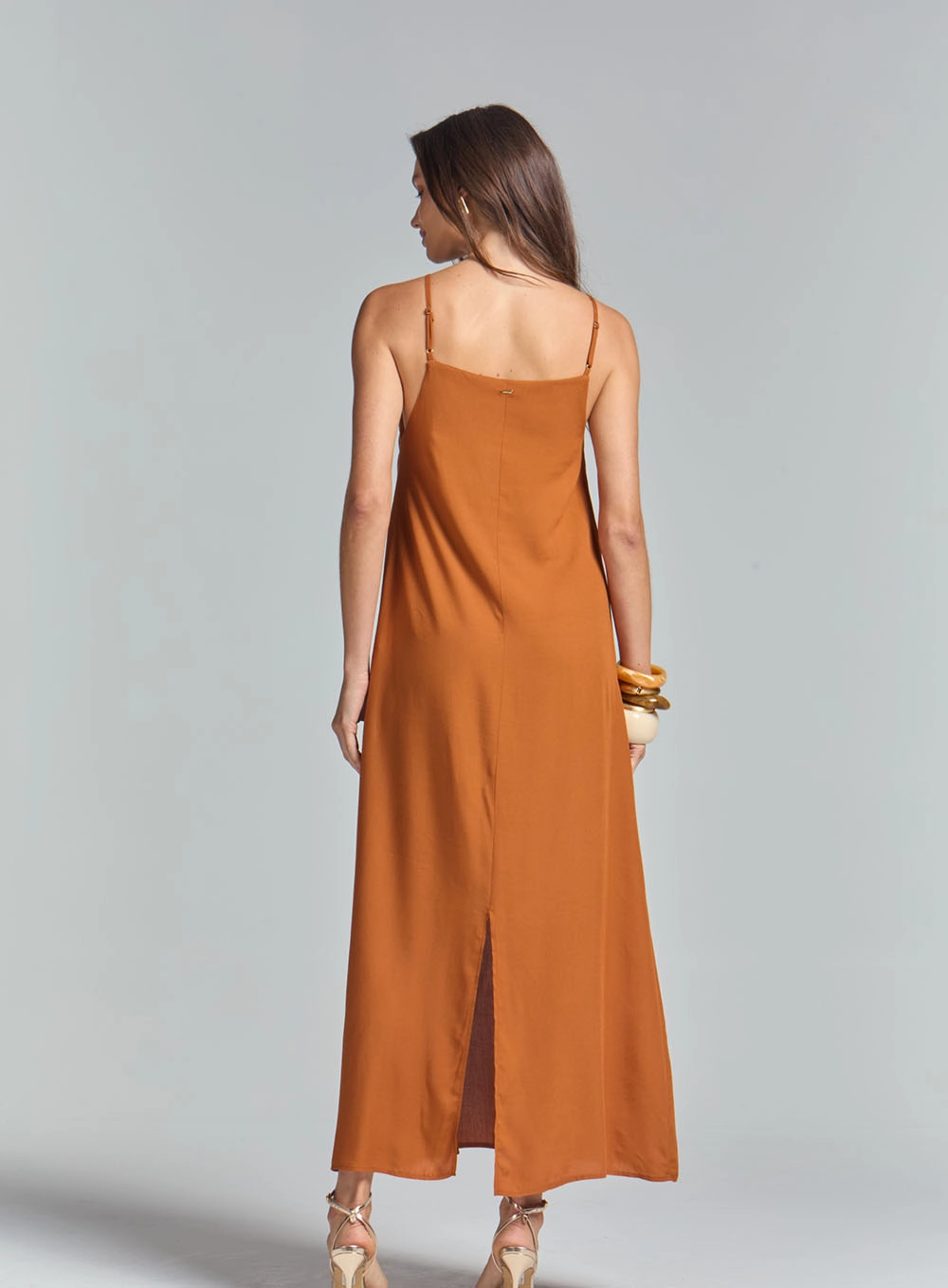 Vestido Comfort De Alça Decote Quadrado E Fenda Marrom 4