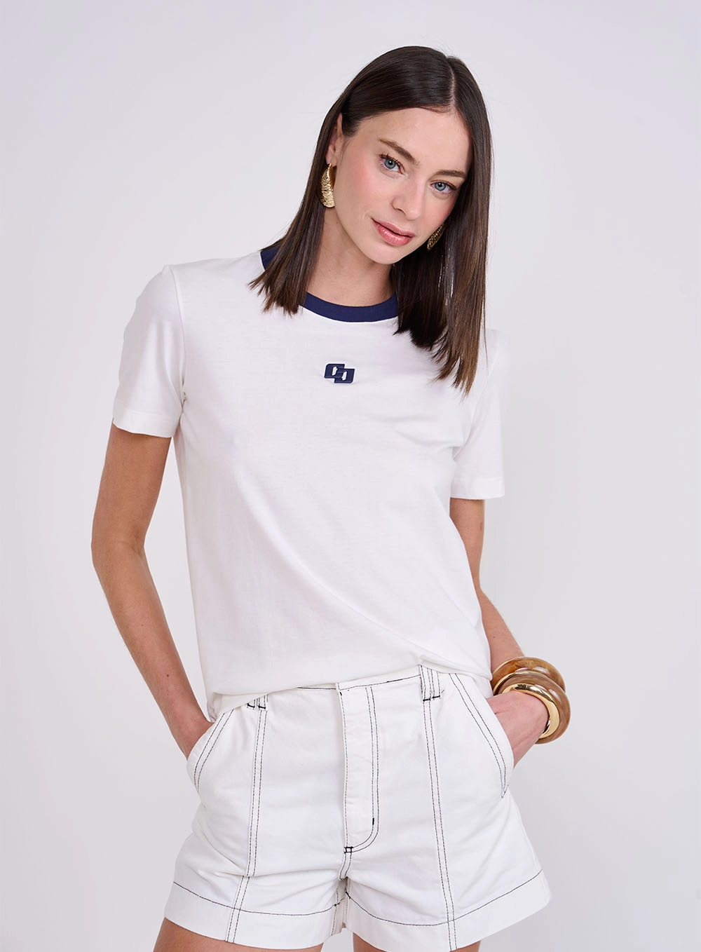Camiseta Feminina Comfort Com Detalhe Em Logo Off