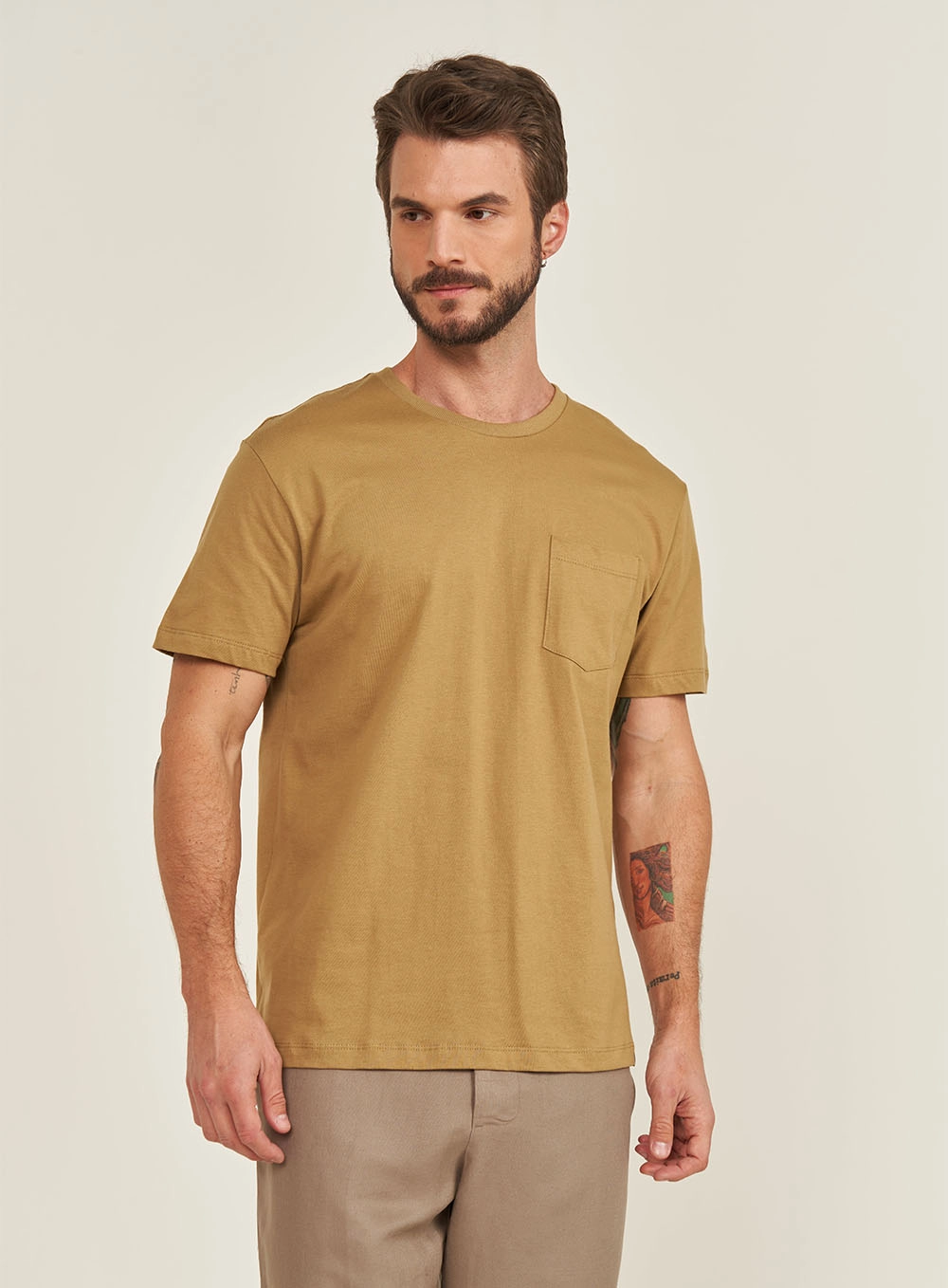Camiseta Básica Com Bolso Frontal Bege