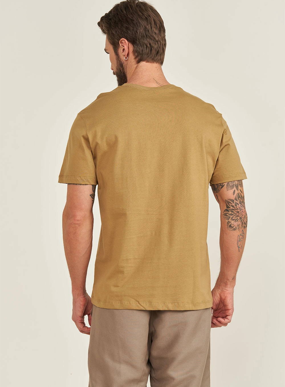 Camiseta Básica Com Bolso Frontal Bege
