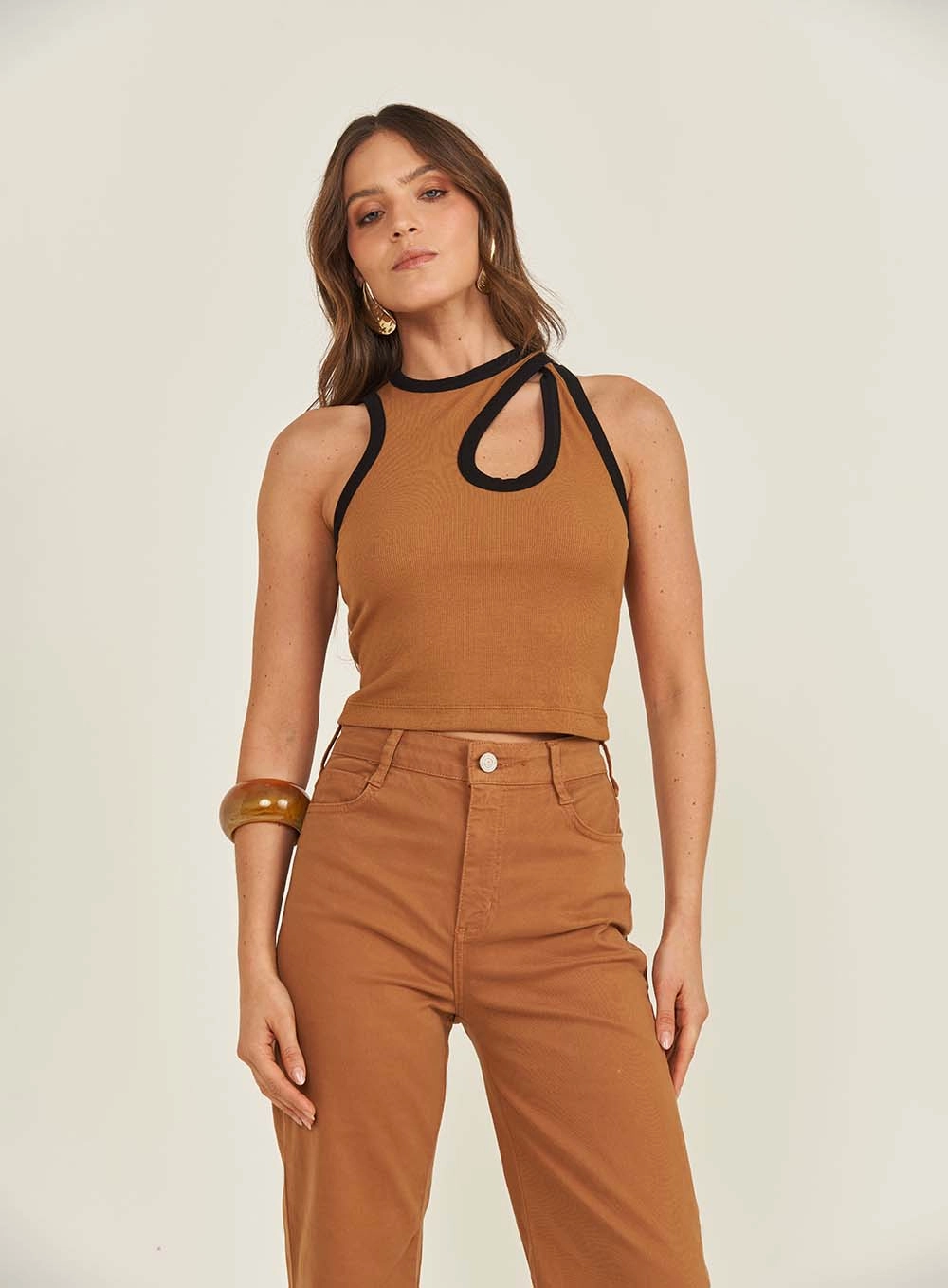 Top Cut-out Canelado Marrom Evermore