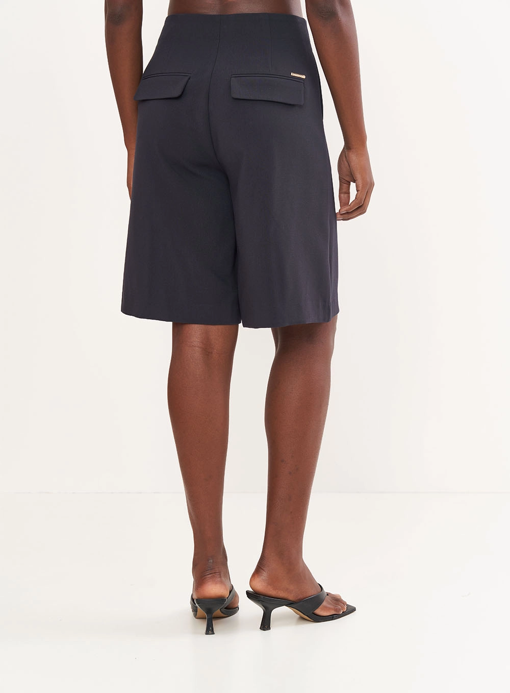 Bermuda Feminina Média Alfaiataria Preto