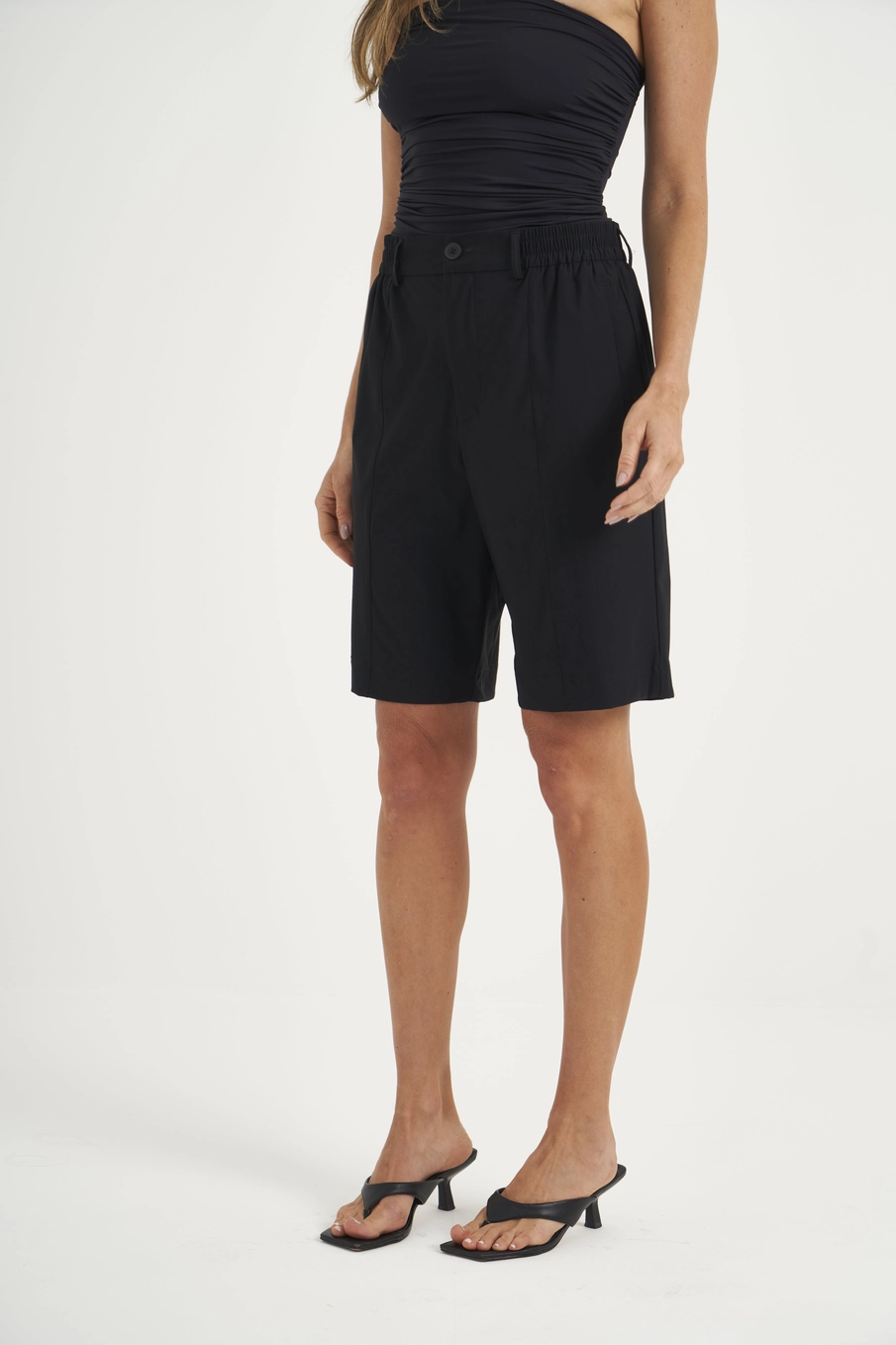 Bermuda Feminina Com Bolsos - Jade Preto