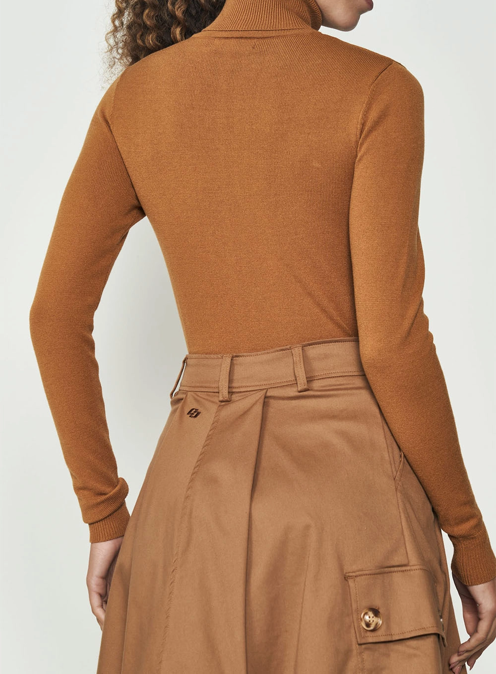 Blusa Slim Manga Longa Gola Alta Marrom Evermore