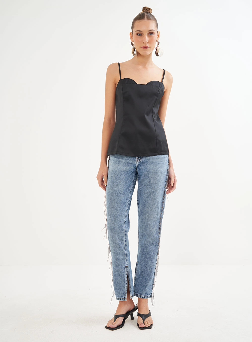 Calça Feminina Jeans Com Correntes - Bruna Índigo