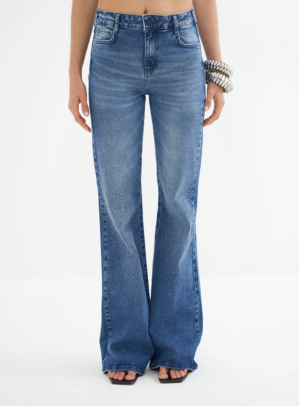 Calça Jeans Bia Flare Com Aplicação Índigo