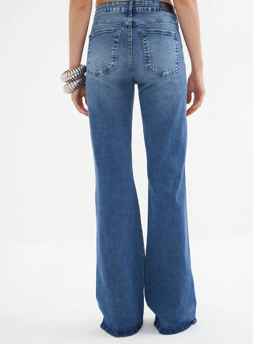 Calça Jeans Bia Flare Com Aplicação Índigo