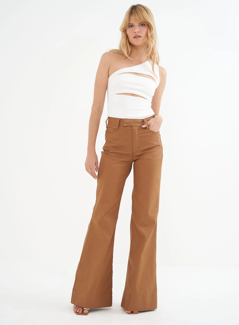 Calça Sarja Bruna Boot Cut Resinada Marrom Evermore